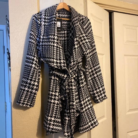 Coat - Picture 1 of 2